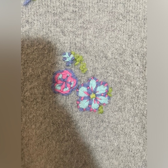 White Stag Embroidered Floral Soft Cozy Cardigan Sweater Gray Size Large - Picture 12 of 12